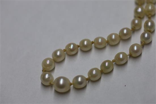 A single strand graduated cultured pearl necklace with emerald cluster set clasp, 50cm.